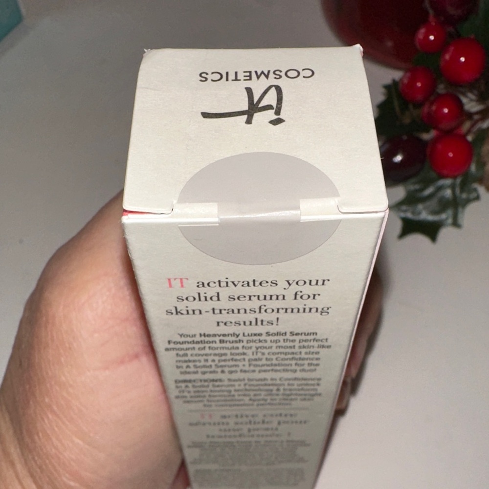 IT Cosmetics Foundation Brush #29 - Picture 4 of 4